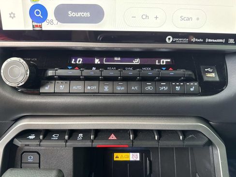 Used 2024 Toyota Sequoia Platinum image 34