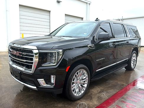 Used 2023 GMC Yukon XL SLT w/ SLT Premium Package image 2