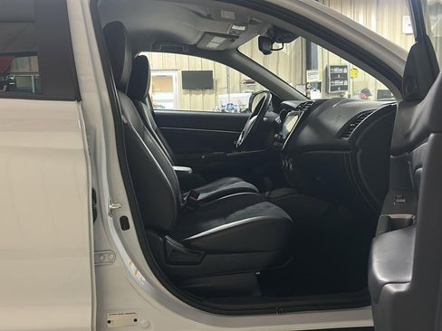 Used 2024 Mitsubishi Outlander Sport SE image 13