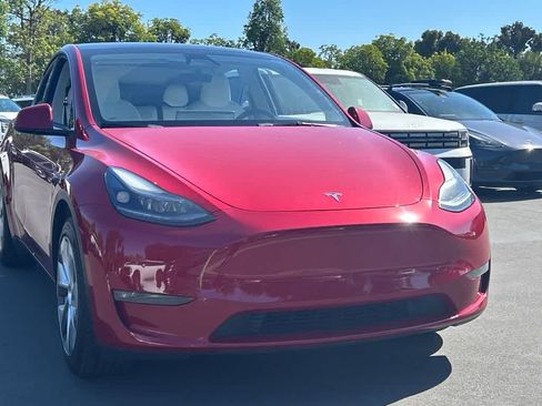 Used 2023 Tesla Model Y Long Range AWD/4WD image 4