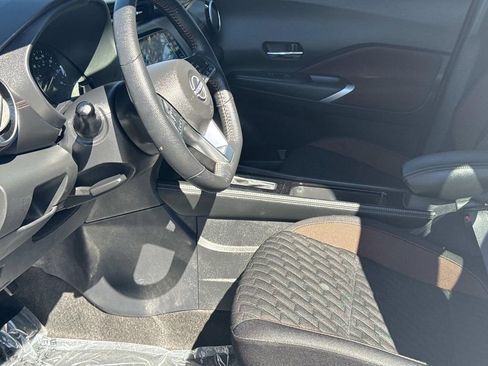 Used 2023 Nissan Kicks SR w/ Exterior Package image 18