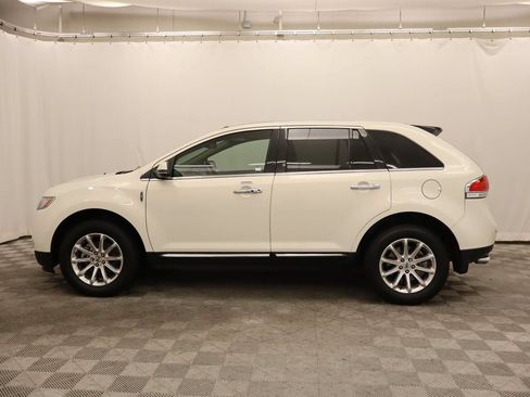 Used 2013 Lincoln MKX AWD image 2
