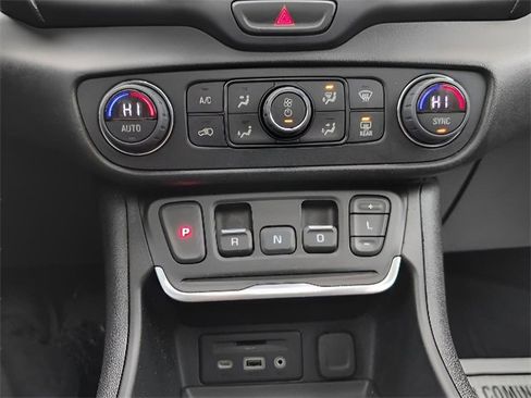 Used 2021 GMC Terrain SLT image 16