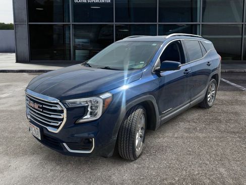 Used 2022 GMC Terrain SLT AWD/4WD image 3