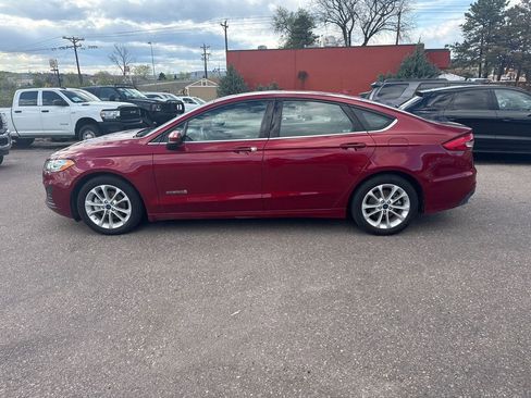 Used 2019 Ford Fusion SE FWD image 4