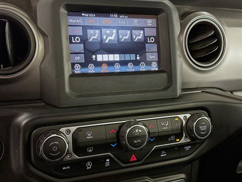 Used 2021 Jeep Gladiator Sport image 23