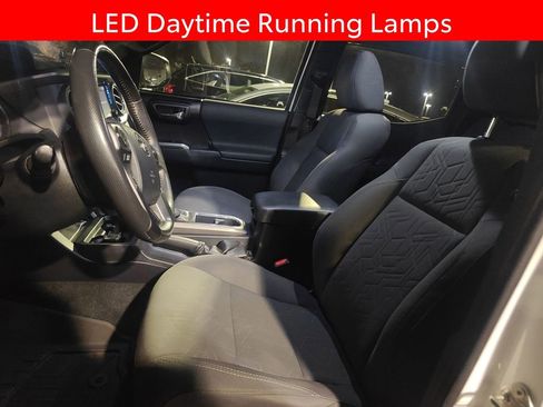 Used 2019 Toyota Tacoma TRD Sport w/ Technology Package image 9