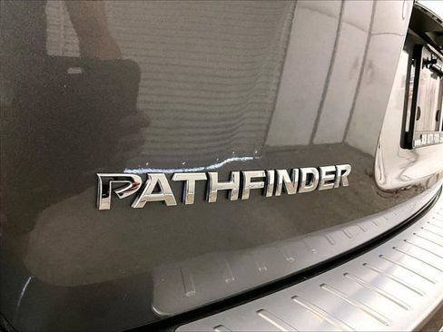 Used 2019 Nissan Pathfinder Platinum AWD/4WD image 13