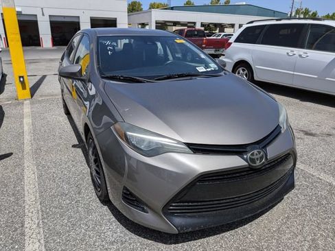 Used 2018 Toyota Corolla LE FWD image 1