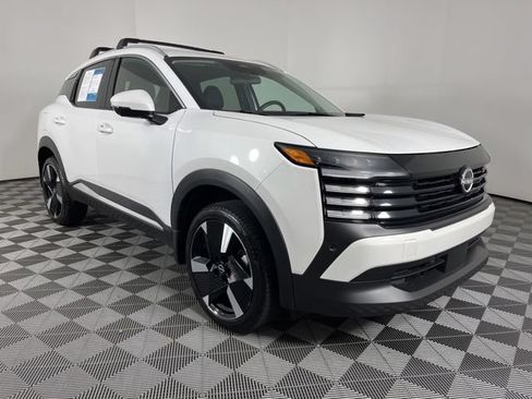 Certified 2025 Nissan Kicks SR FWD image 3