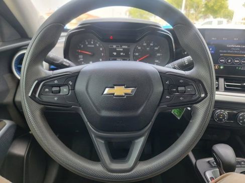 Used 2025 Chevrolet Trax LS w/ Driver Confidence Package FWD image 19