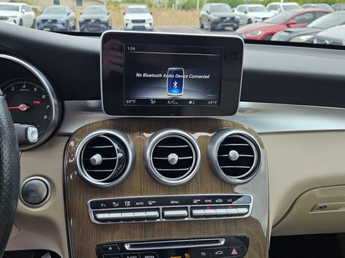 Used 2018 Mercedes-Benz GLC 300 4MATIC image 12