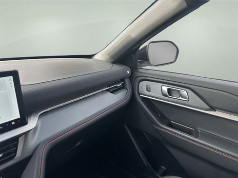 New 2026 Ford Explorer ST-Line w/ ST-Line Street Pack image 18