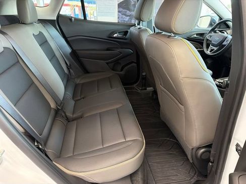 Used 2024 Chevrolet Trax ACTIV w/ Sunroof Package FWD image 9