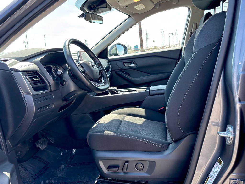 Used 2025 Nissan Rogue SV FWD image 11