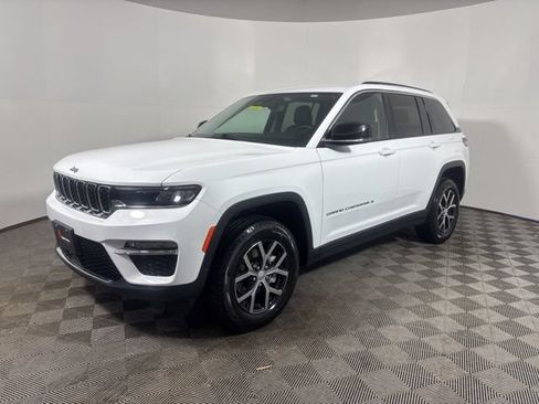 Used 2023 Jeep Grand Cherokee Limited AWD/4WD image 3