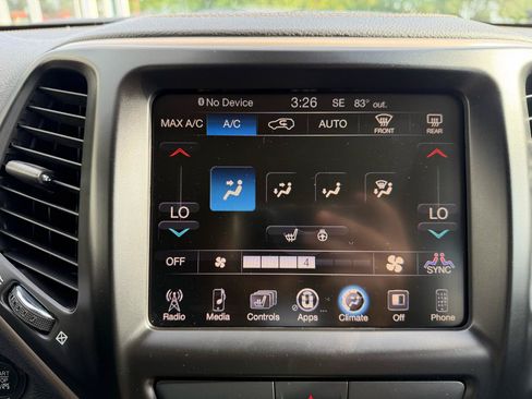 Used 2016 Jeep Cherokee Limited AWD/4WD image 38