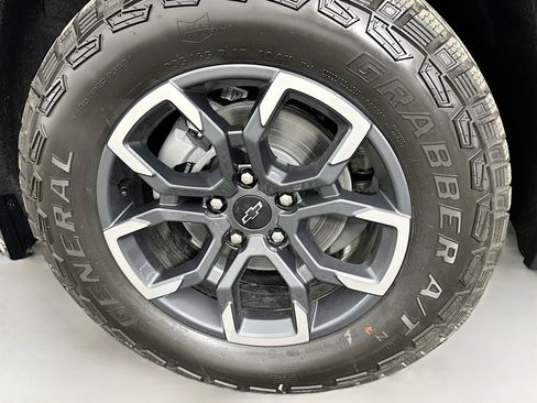 New 2026 Chevrolet Equinox ACTIV AWD/4WD image 32