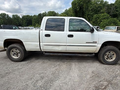Used 2005 GMC Sierra 2500 SLT w/ Heavy-Duty Power Package AWD/4WD image 7