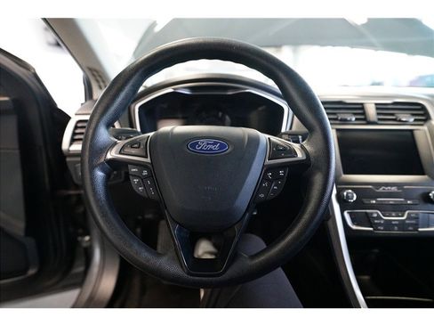 Used 2019 Ford Fusion SE image 17