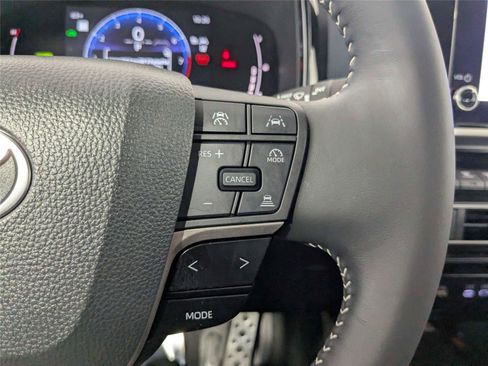 Used 2025 Toyota Camry SE image 18