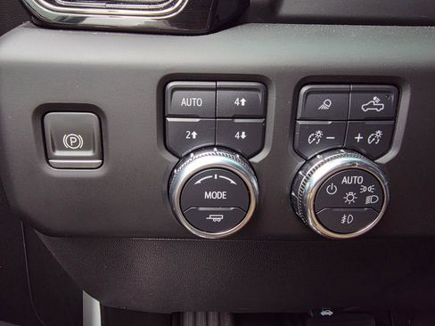 Used 2023 GMC Sierra 1500 AT4 image 12