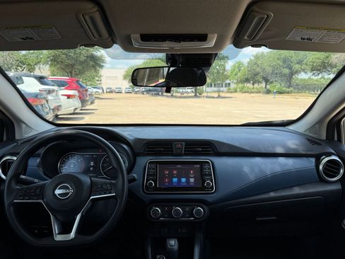 Used 2025 Nissan Versa SV FWD image 33