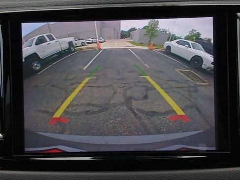 Used 2022 Chrysler Pacifica Touring-L FWD image 9
