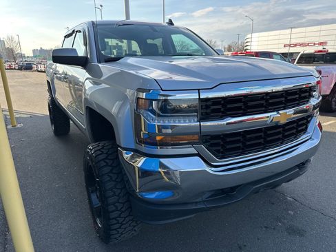 Used 2018 Chevrolet Silverado 1500 LT image 3