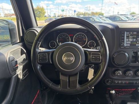 Used 2017 Jeep Wrangler Unlimited Rubicon image 12