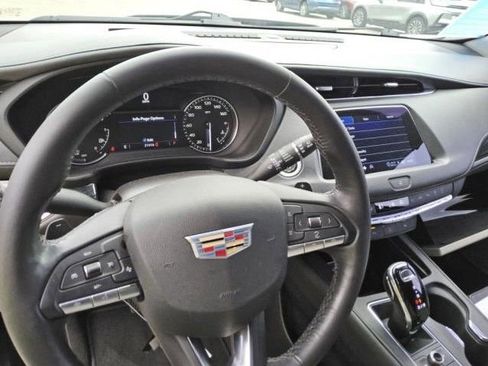 Used 2023 Cadillac XT4 Premium Luxury FWD image 7