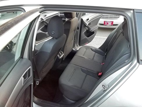 Used 2016 Volkswagen Golf S image 8