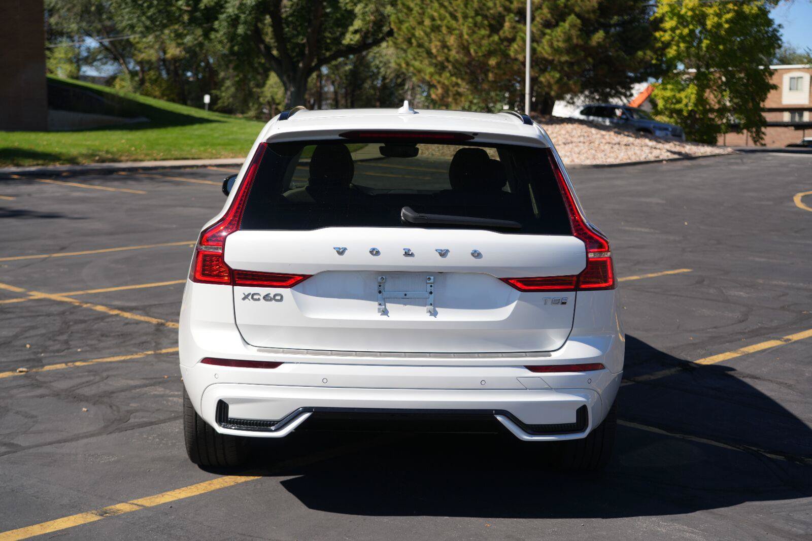 Used 2025 Volvo XC60 T8 Plus w/ Protection Package Premier AWD/4WD image 4