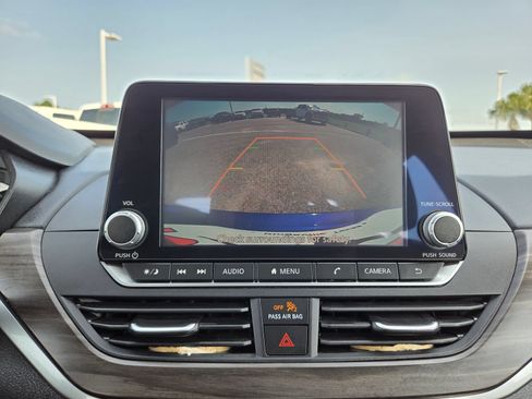 Used 2025 Nissan Altima 2.5 SV FWD image 37