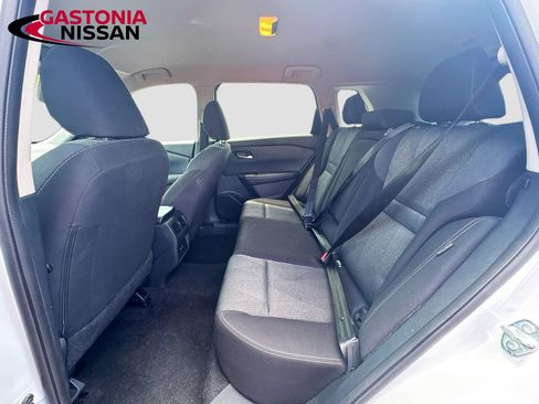 Used 2025 Nissan Rogue SV FWD image 31