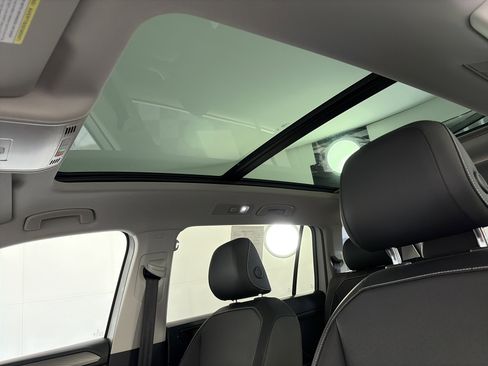 Used 2023 Volkswagen Tiguan SE w/ Panoramic Sunroof Package FWD image 20