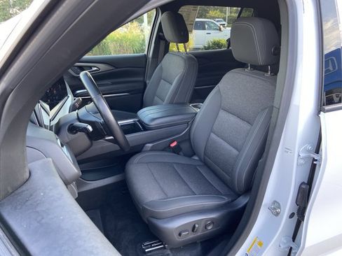 Used 2024 Chevrolet Traverse LT FWD image 18