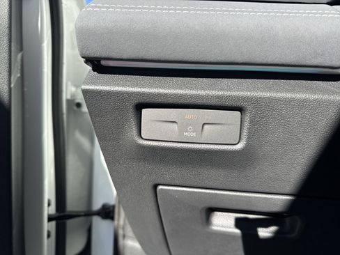 New 2026 Volkswagen Tiguan SE R-Line image 18