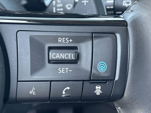 Used 2024 Nissan Pathfinder SL FWD image 26