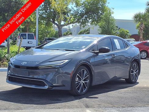 Used 2023 Toyota Prius XLE FWD image 3