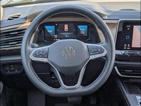 Certified 2025 Volkswagen Atlas SE FWD image 13