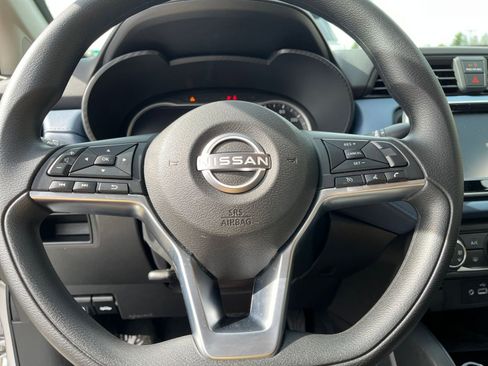Used 2025 Nissan Versa SV image 28