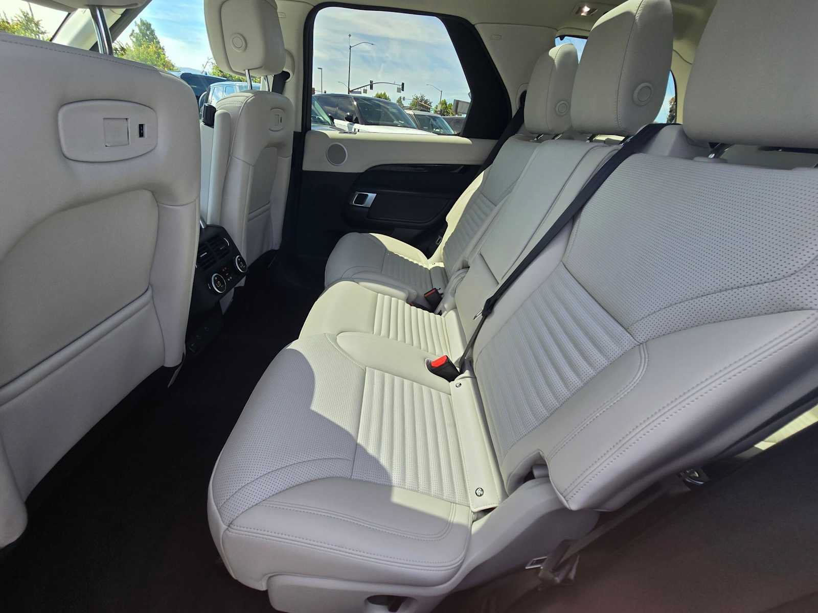 New 2026 Land Rover Discovery S AWD/4WD image 18