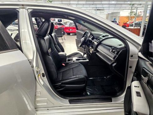 Used 2014 Toyota Camry SE image 29
