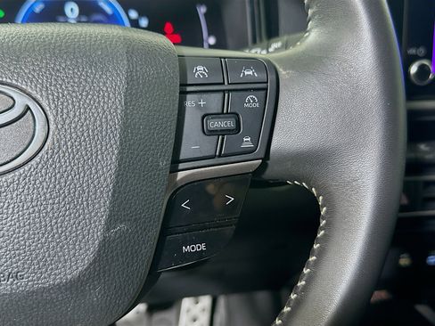 Used 2025 Toyota Camry SE w/ Convenience Package FWD image 17