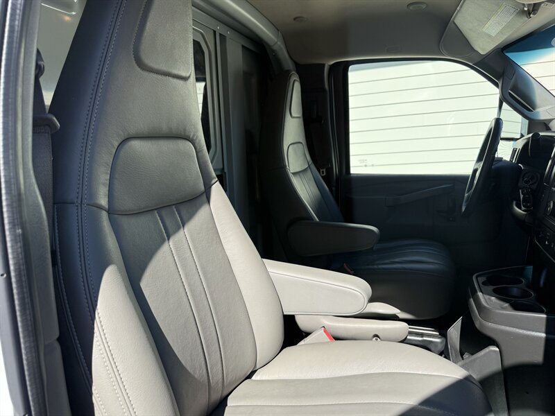 Used 2021 Chevrolet Express 3500 w/ Power Convenience Package RWD image 18