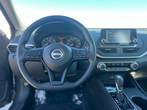 Used 2024 Nissan Altima 2.5 S FWD image 11