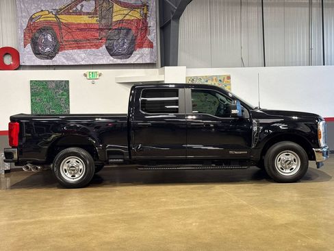 Used 2024 Ford F250 XL w/ XL Chrome Package RWD image 2