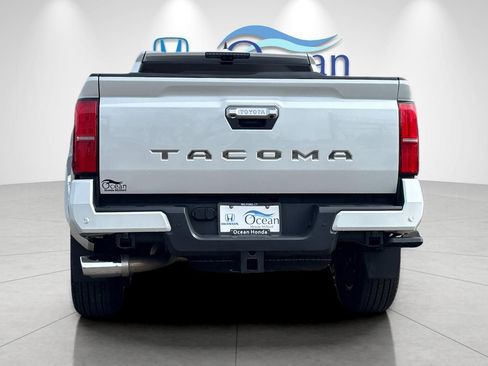 Used 2024 Toyota Tacoma Limited w/ Limited Package (LT) image 4