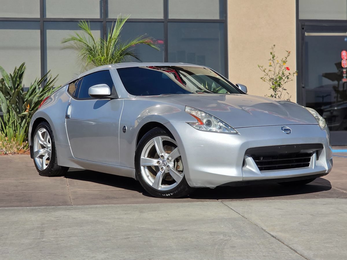 Used 2012 Nissan 370Z Touring RWD image 3